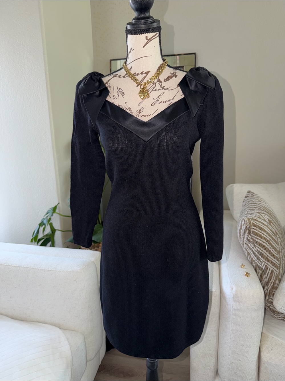 St. John V Neck Long Sleeve Dress